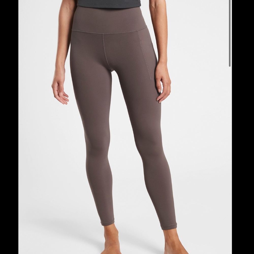 Athleta Salutation Stash Pocket 7/8 Tight